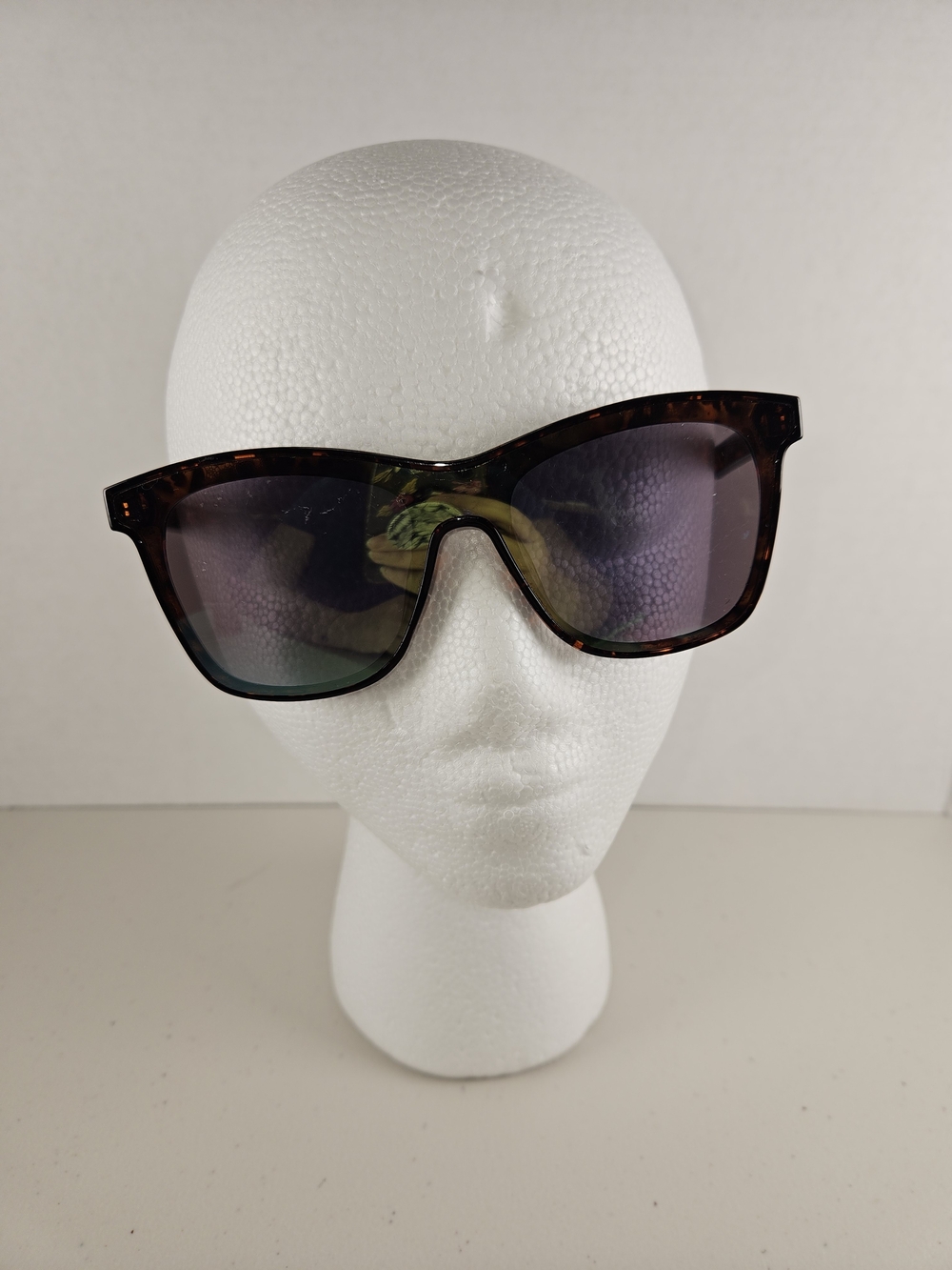 The SOHO Fashion Collection "Callan SH863 Oversized Buterfly-Style Frames